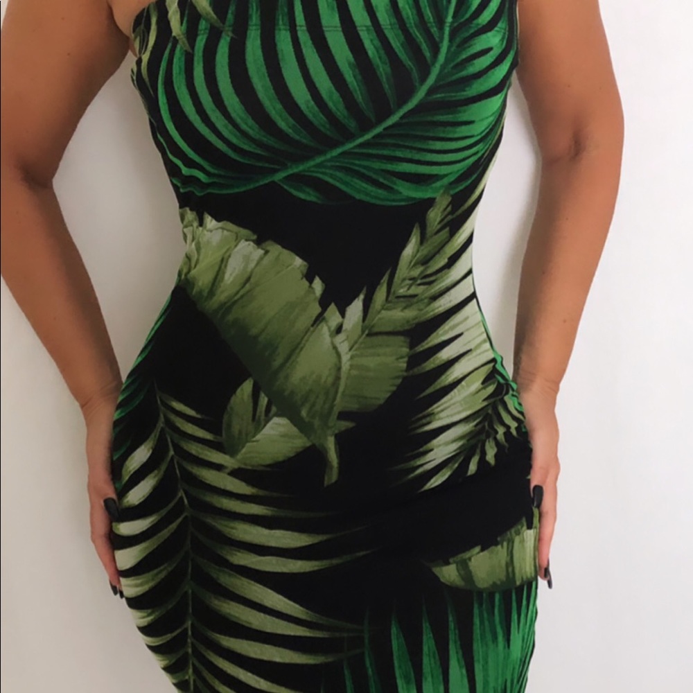 Beautiful 🔥 Lilly Bodycon 🔥 Lined.. - Picture 2 of 6